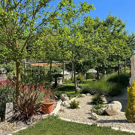 In With Pool And Vineyards, Cleaning Included