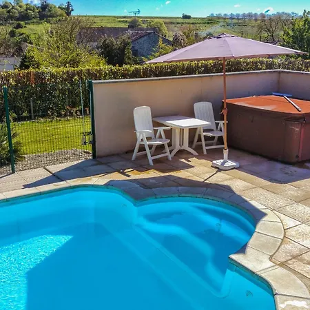 In With Pool And Vineyards, Cleaning Included